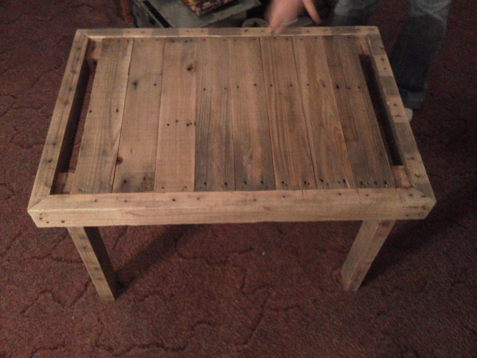 Pallet End Table From Reused Wood woodworking plan