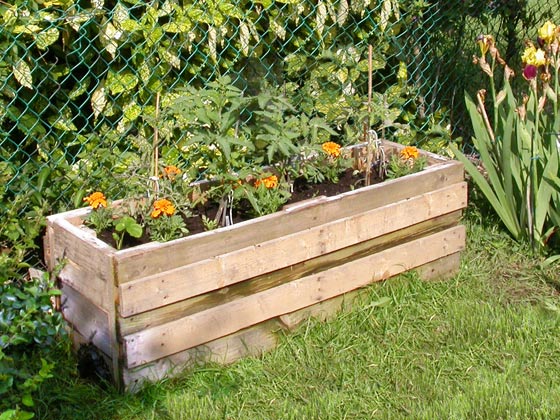 Maison Grenouille Et Chez Crapaud – Vegetable Planter Built From Reclaimed Pallets woodworking plan