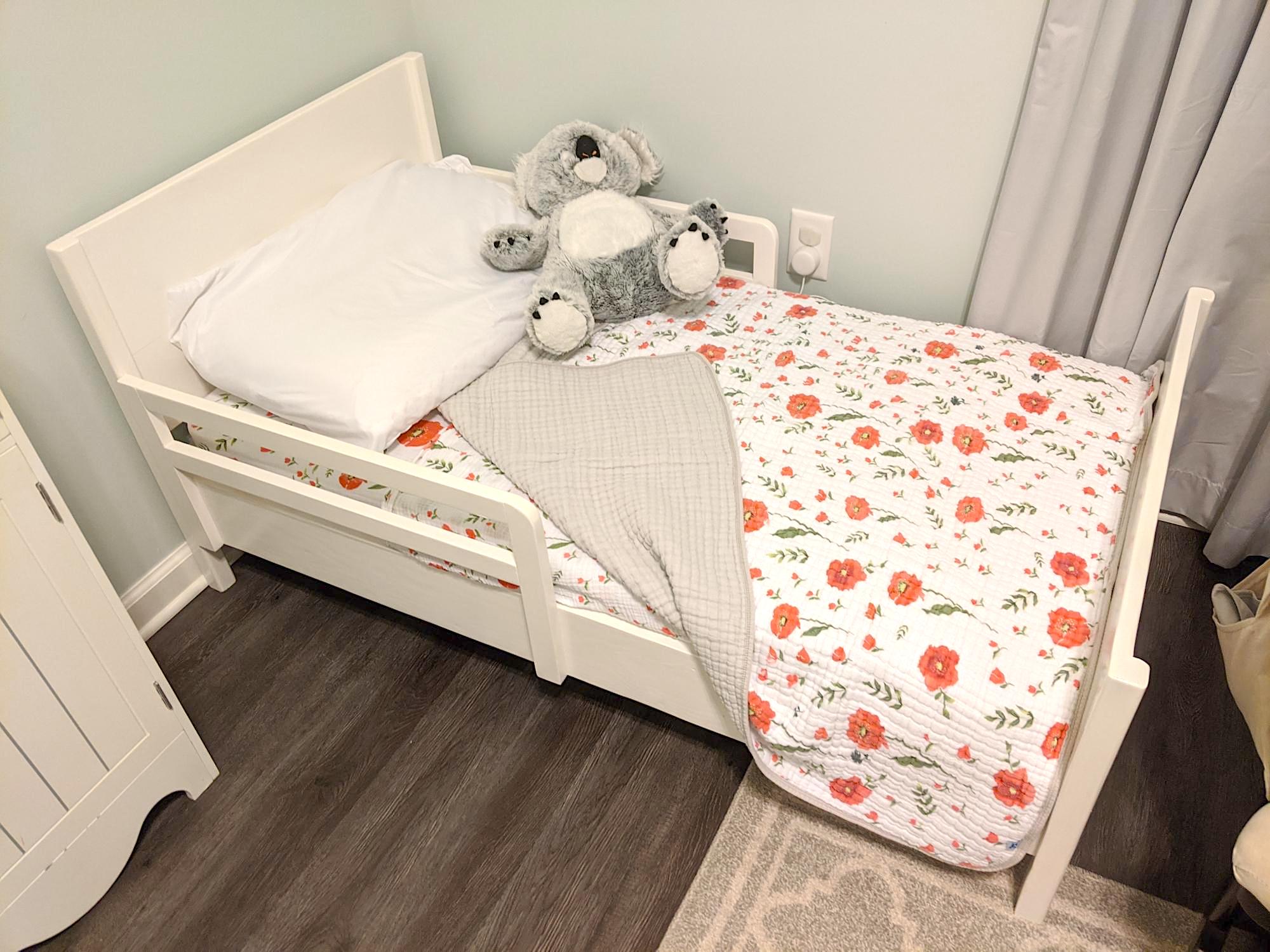 Traditional Wood Toddler Bed - Image 1