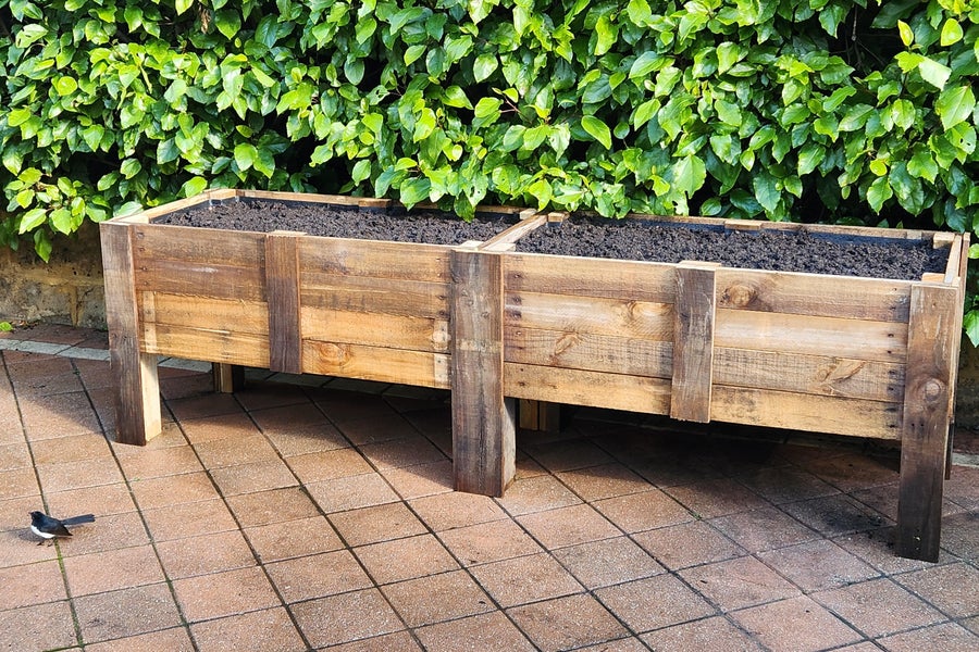 Simple DIY Modern Garden Beds woodworking plan