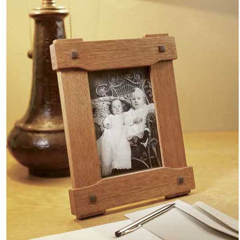 Woodworking Project Paper Plan to Build Era-Inspired Picture Frame - Image 1