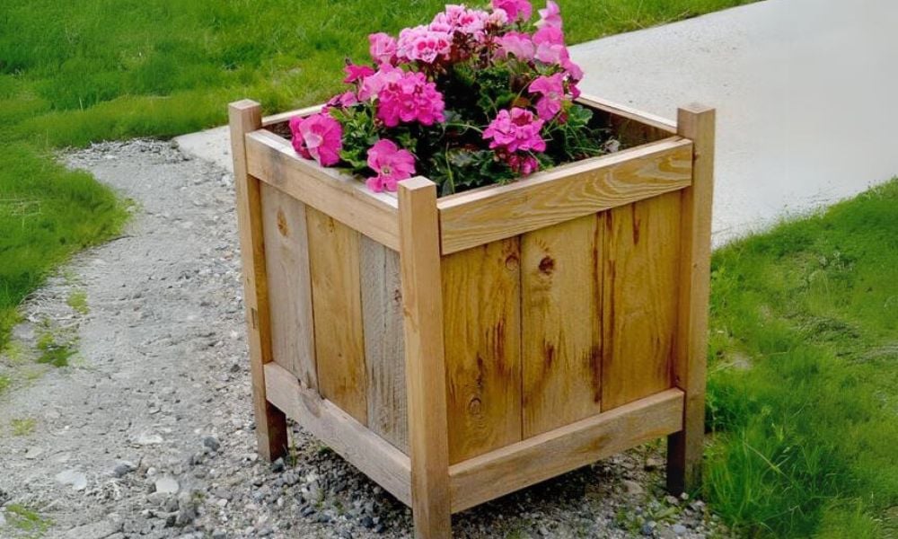 Cedar Planters with 2×2 Legs - Image 1